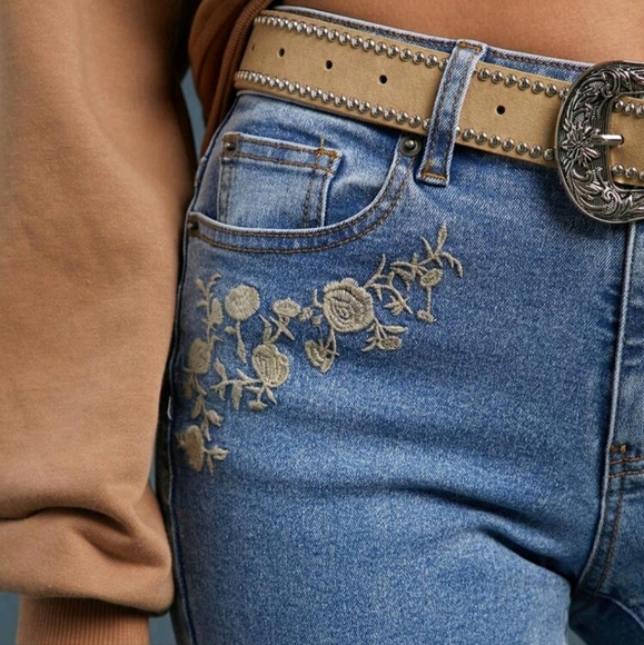 Embroidered Stretch Skinny Jeans - Picture 4 of 4